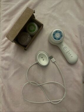 Clarisonic Mia Smart Facial Cleansing Device in White